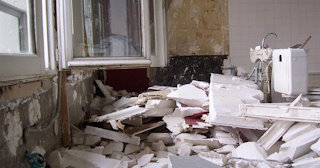 Демонтаж хрущевки в Тутаеве - удаление старых полов и стен по выгодной цене от 1784 рублей.